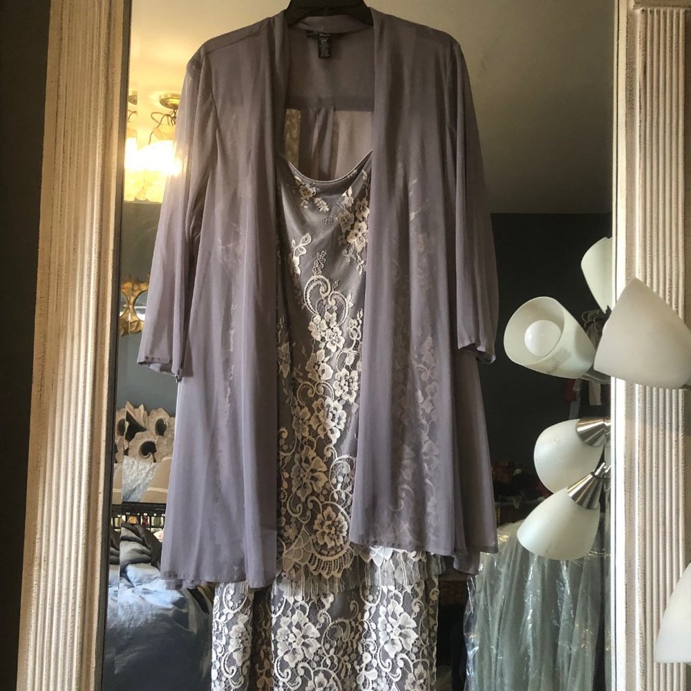 R & M Richards Woman Gray Mother of the Bride Dress, Formal Dress - Size 18W